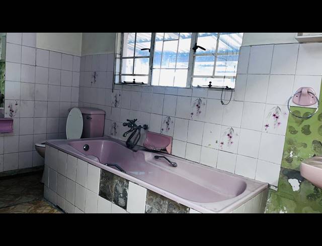 7 BEDROOM HOUSE FOR SALE IN VANDERBIJLPARK CW 2